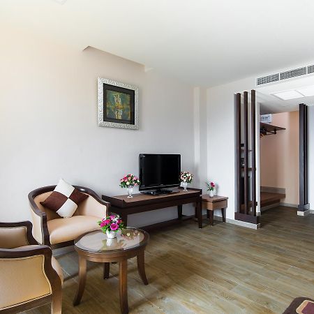 Aiyara Palace Pattaya Ngoại thất bức ảnh Deluxe Room