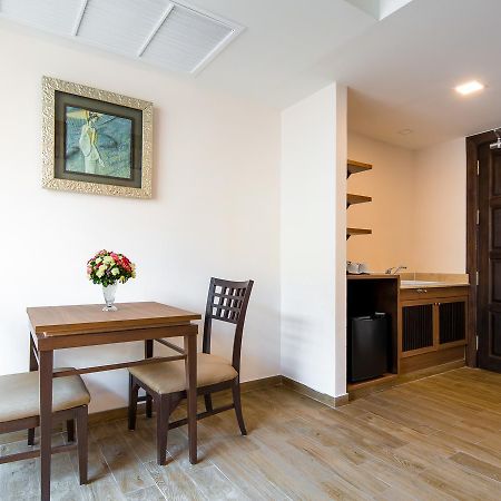 Aiyara Palace Pattaya Ngoại thất bức ảnh A typical apartment at the hotel