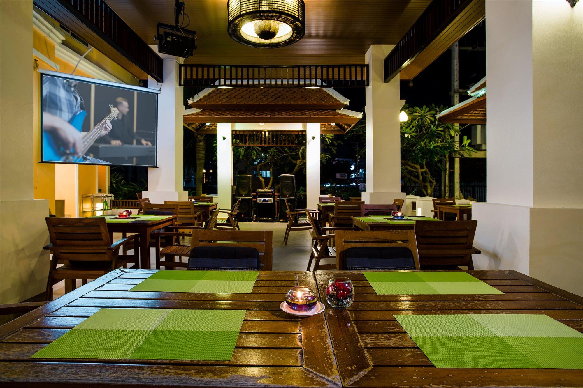 Aiyara Palace Pattaya Ngoại thất bức ảnh The interior of the restaurant