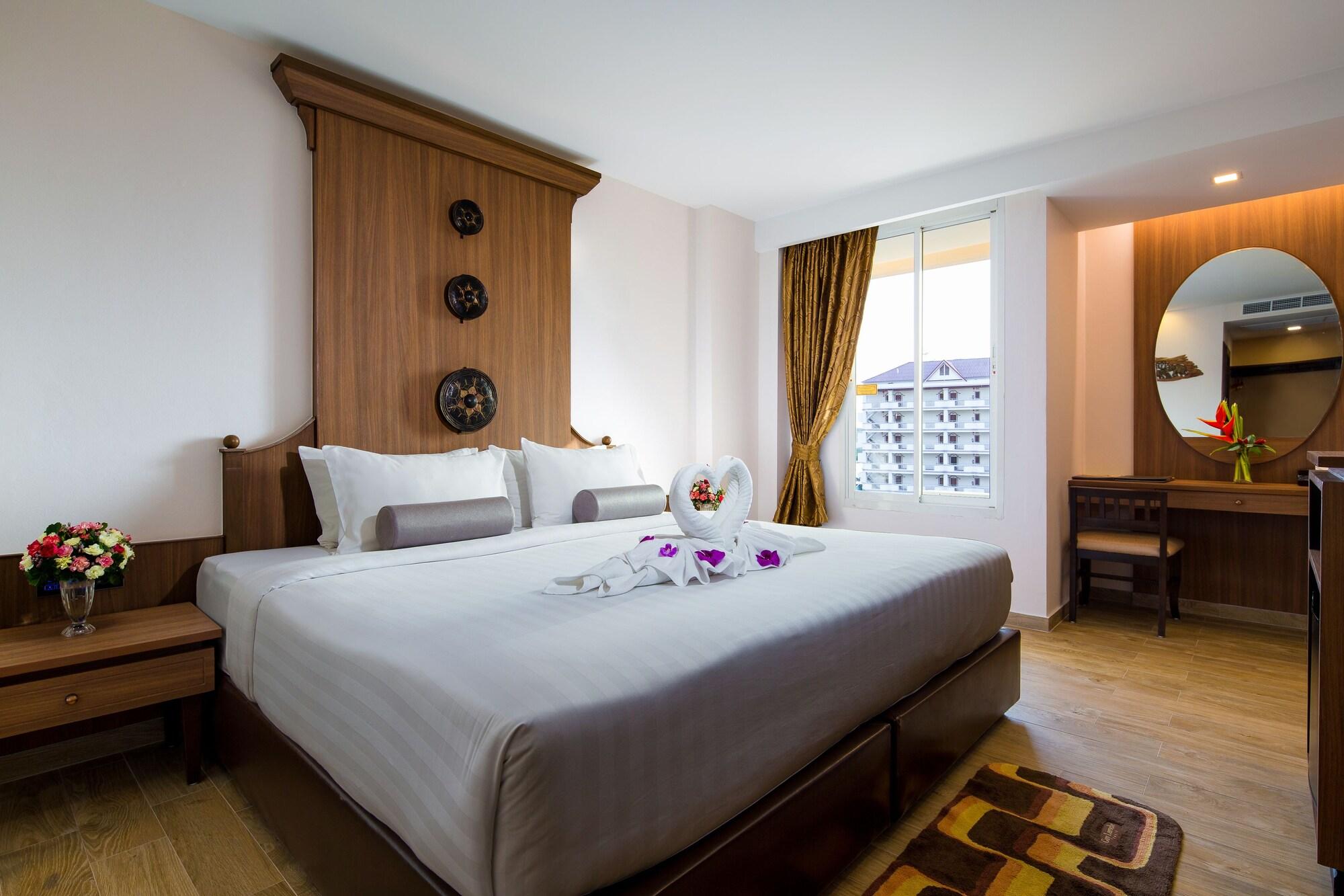 Aiyara Palace Pattaya Ngoại thất bức ảnh Deluxe Room