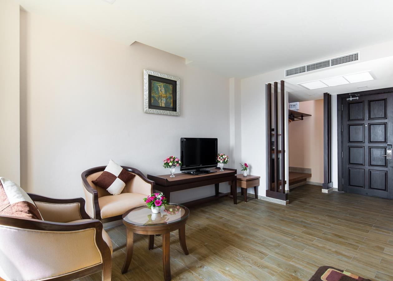 Aiyara Palace Pattaya Ngoại thất bức ảnh Deluxe Room