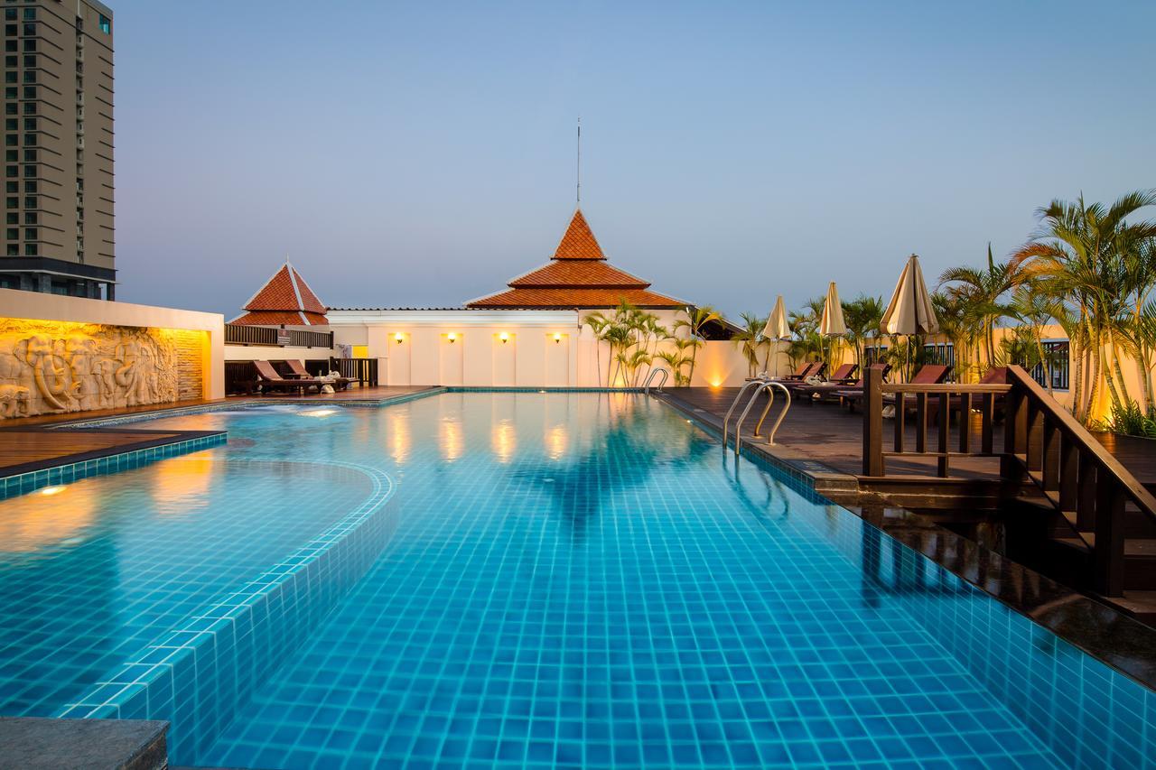 Aiyara Palace Pattaya Ngoại thất bức ảnh The Royal Pool