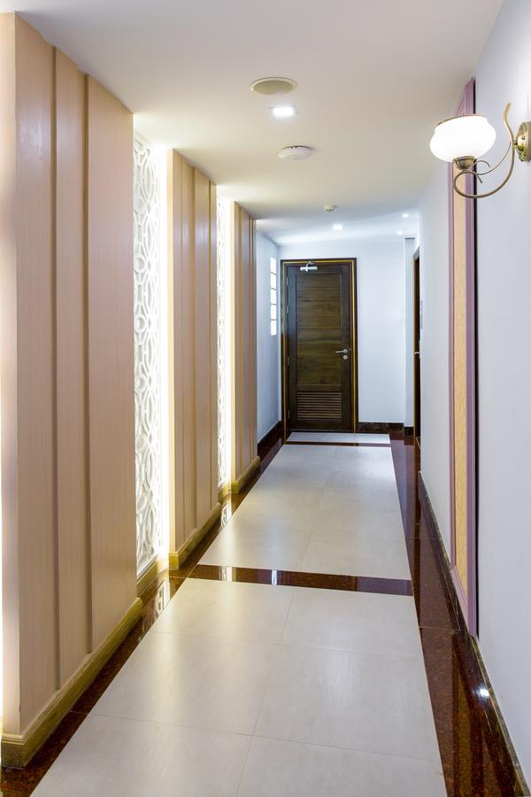Aiyara Palace Pattaya Ngoại thất bức ảnh A typical hotel corridor