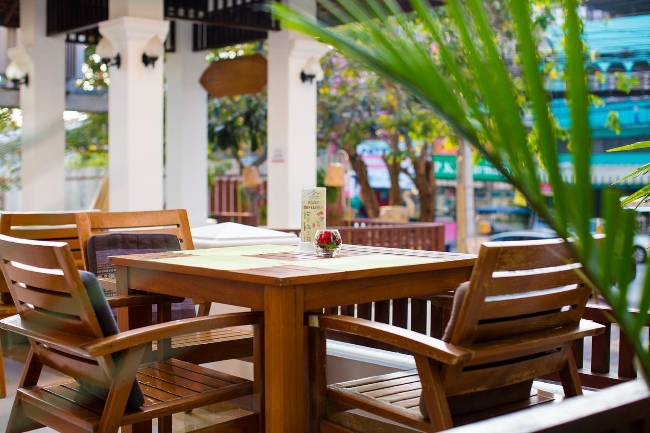 Aiyara Palace Pattaya Ngoại thất bức ảnh The restaurant at the hotel
